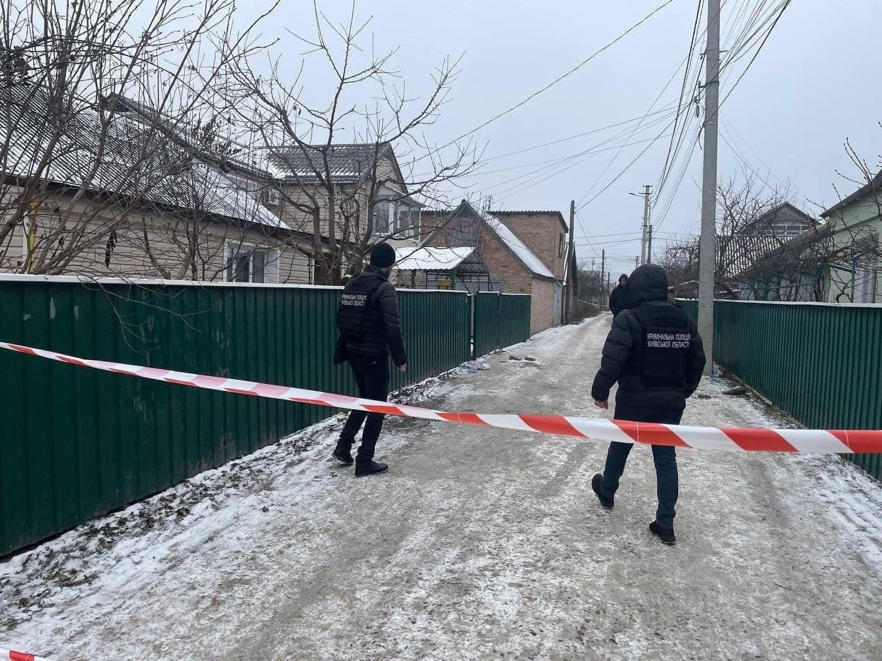 У Київській області невідомий чоловік застрелив жінку біля її будинку