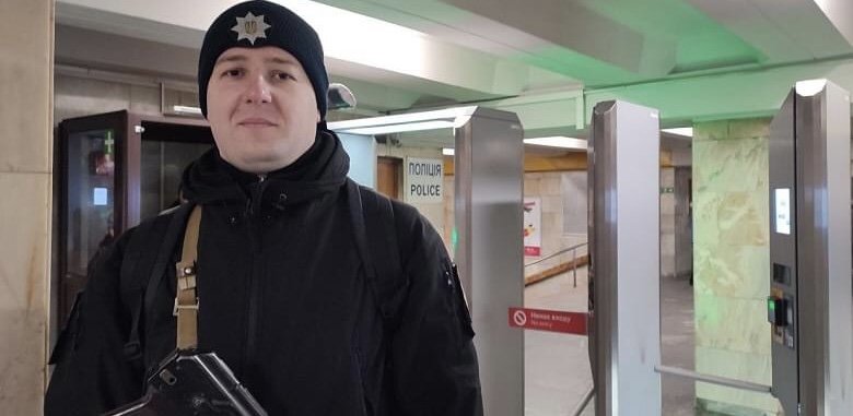 Столичний поліцейській врятував життя пасажира, у якого зупинялось серце, Поліція Києва