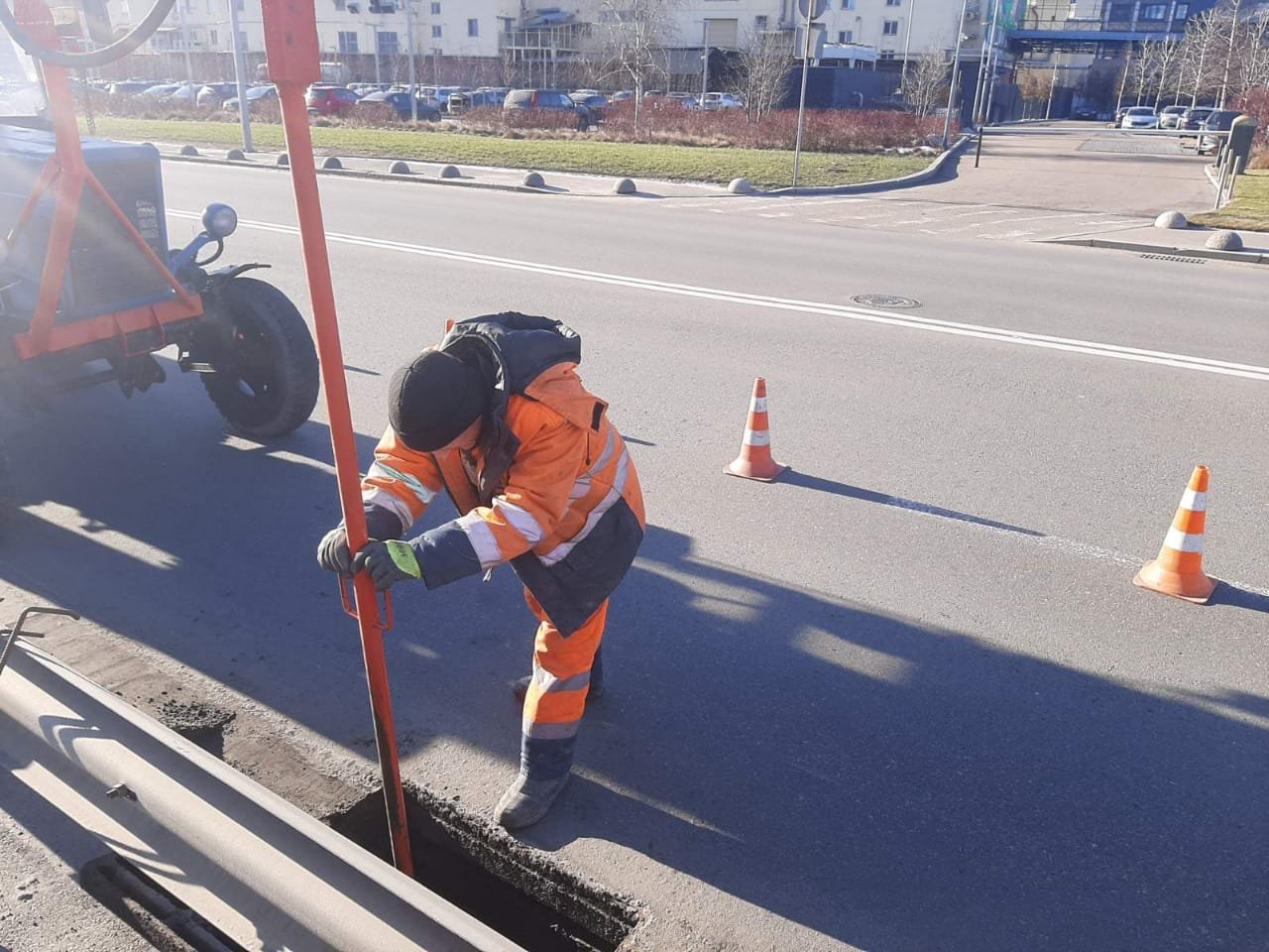 Комунальники розчищають зливостоки та додатково перевіряють місця можливих підтоплень