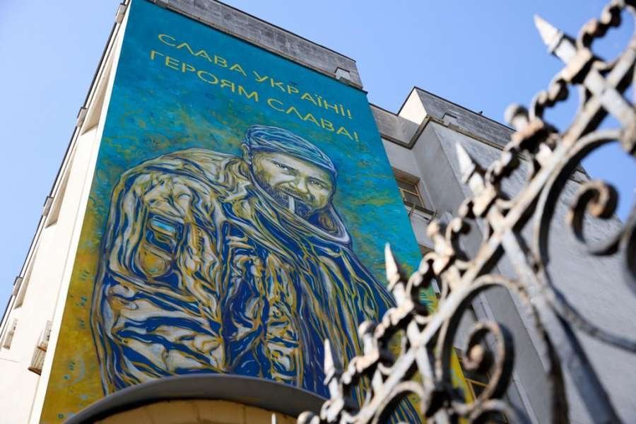 На одній з адмінбудівель ВР у Києві з‘явився мурал, присвячений всім загиблим на війні