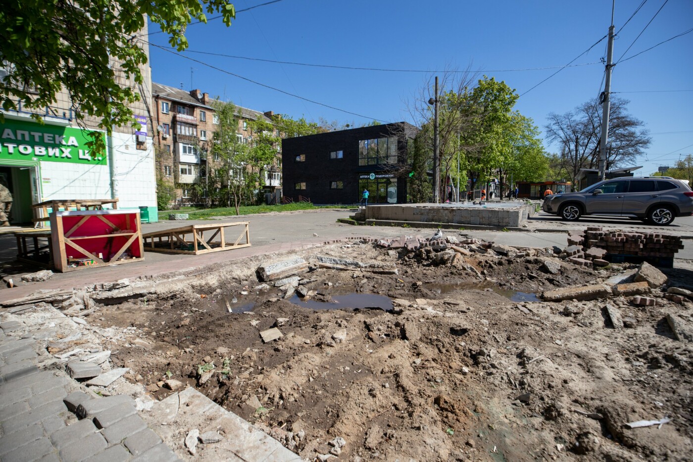 Поблизу станцій метро у Києві знесли МАФи та облаштовують сквери