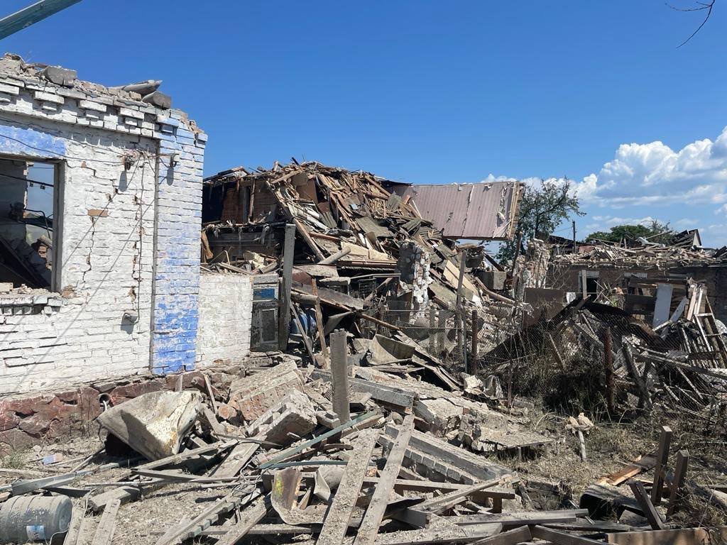 Внаслідок ракетного удару ворога в одному із районів Київщини пошкоджено приватні будинки
