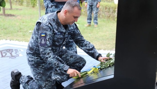 У столиці встановили пам‘ятний знак на честь загиблих військових ВМС ЗСУ