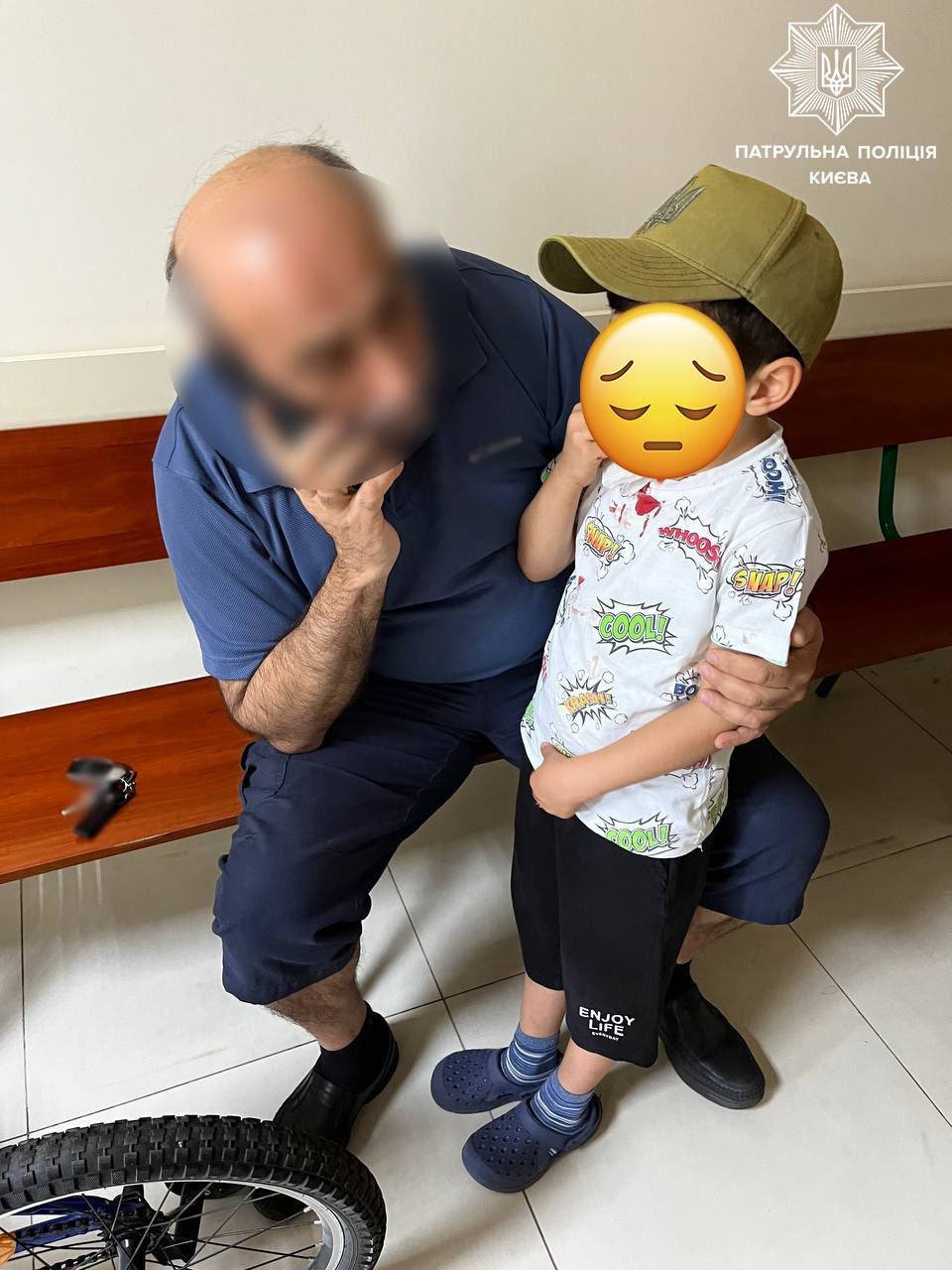 В Києві патрульні допомогли маленькому хлопчику