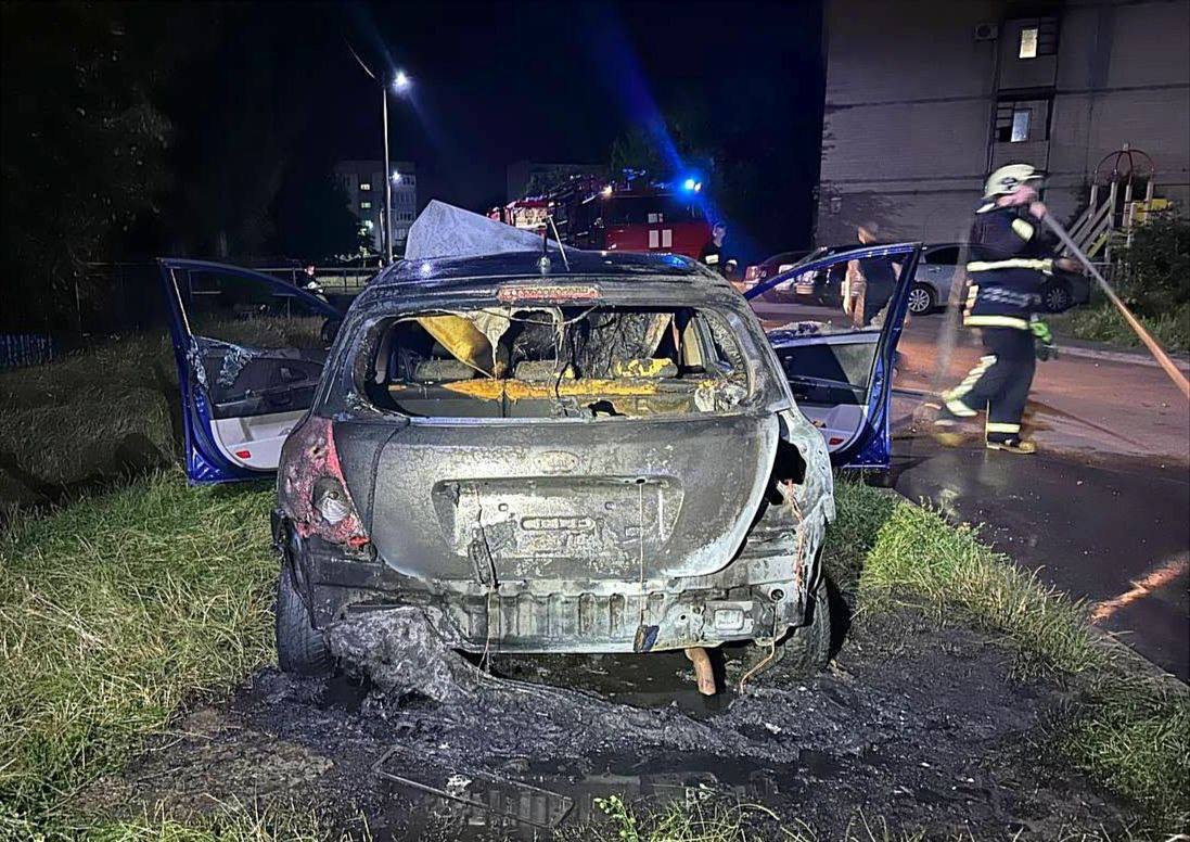На Київщині “друзі” через помсту спалили авто чоловіка