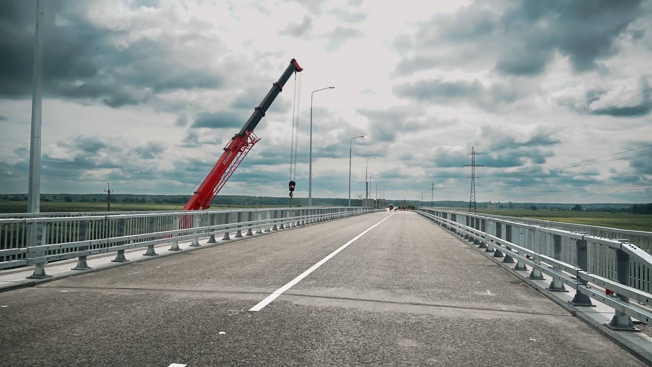 В Бородянке завершили строительство нового моста через реку Здвиж