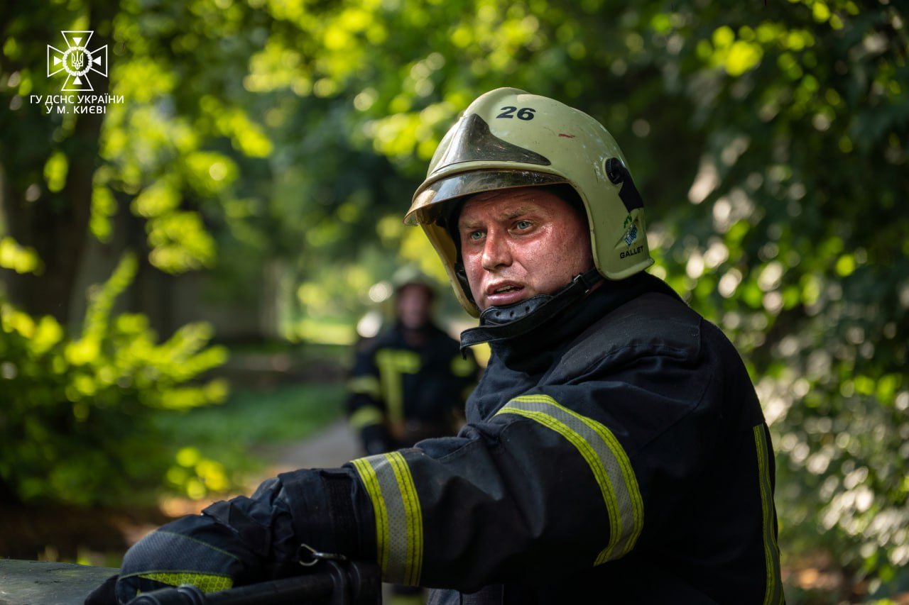 У Києві спалахнув павільйон