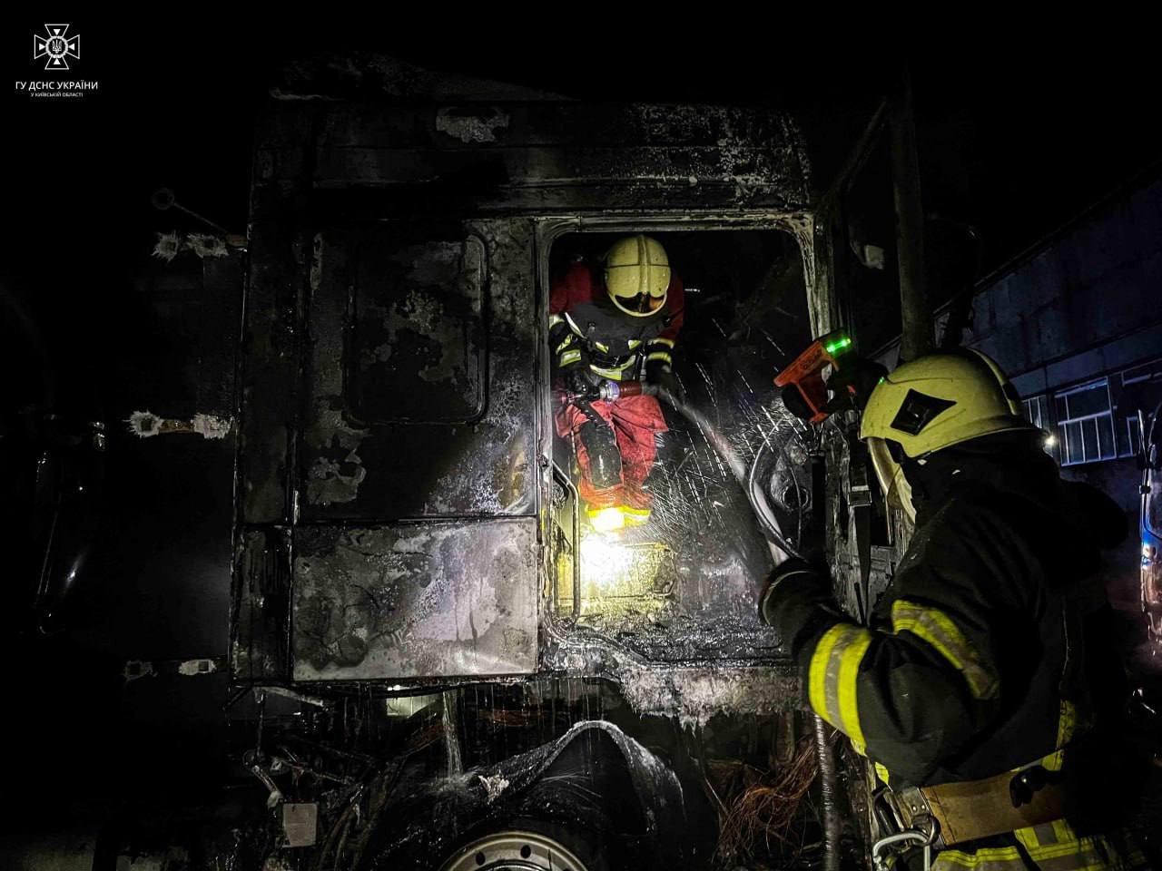 В Киевской области горели бензовоз и микроавтобусы
