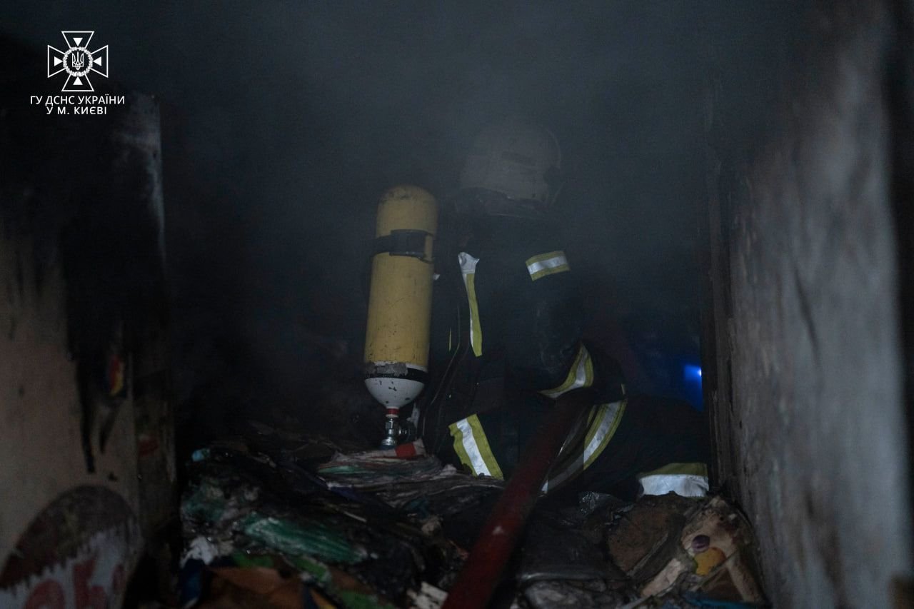 У Києві загинула жінка, вистрибнувши з 7 поверху палаючої квартири