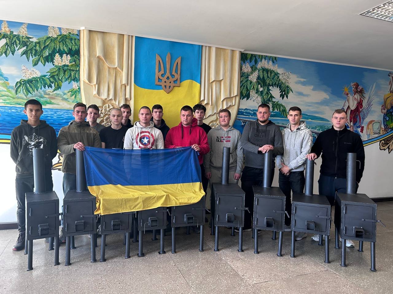 Київські учні змайстрували буржуйки для українських захисників