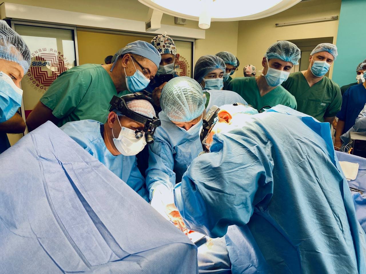 Київські хірурги провели пересадку комплексу серце-легені