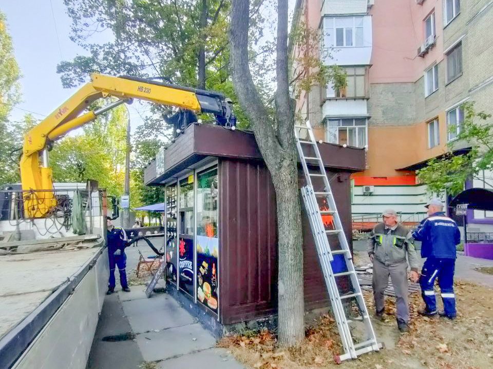 За перші два місяці осені у Києві демонтували майже 2 тисячі незаконних МАФів