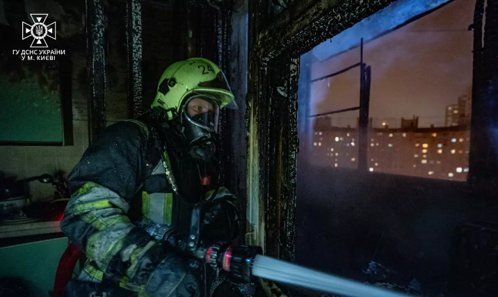 В Києві горіла квартира в багатоповерхівці