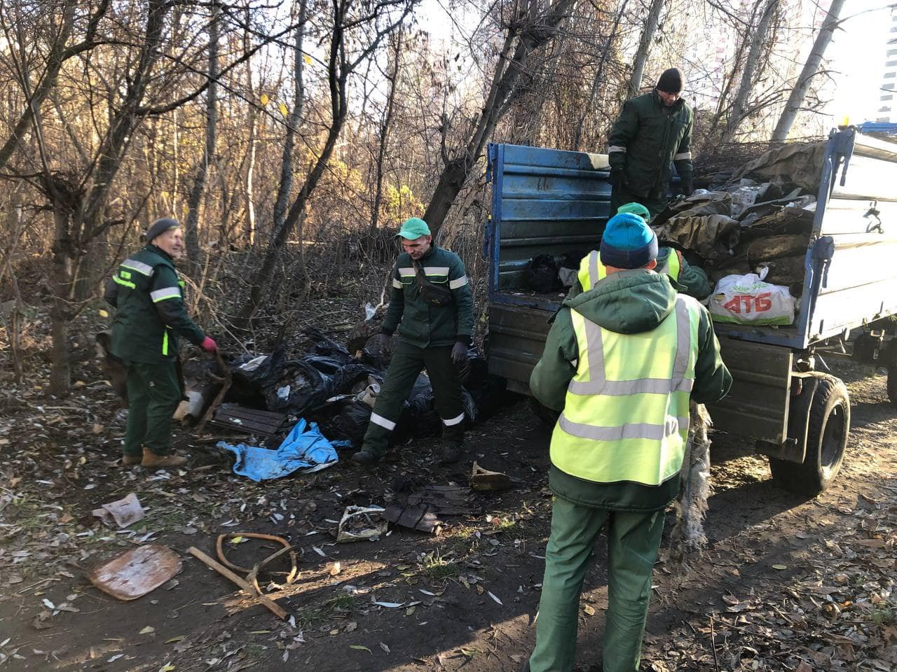 У Києві очистили від сміття територію біля озера “Жандарка”