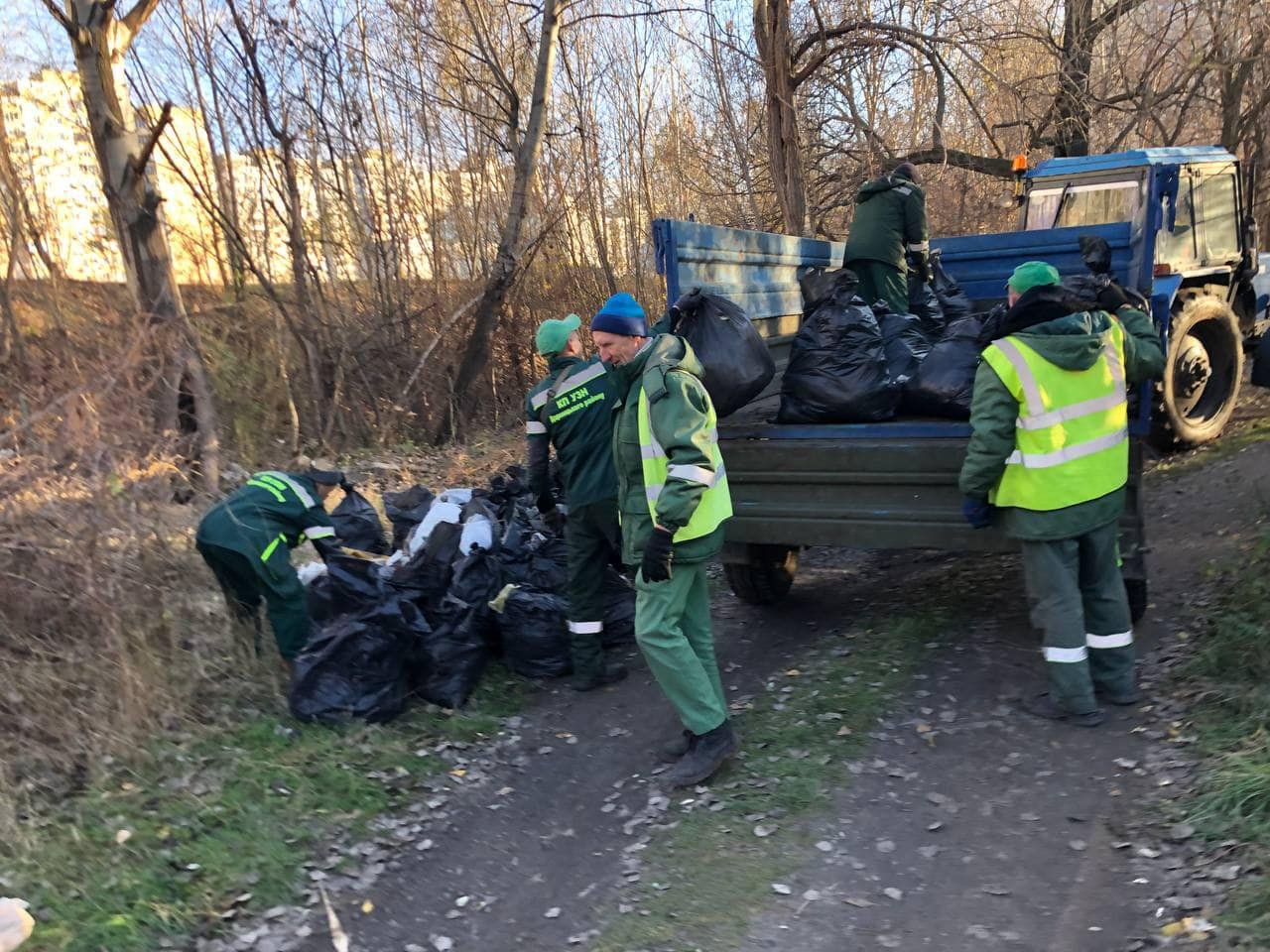 У Києві очистили від сміття територію біля озера “Жандарка”