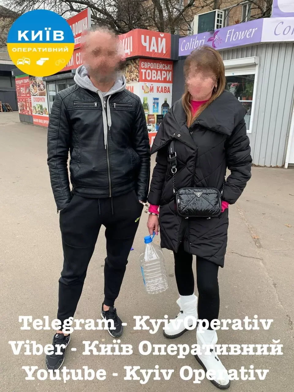 Чоловік у Києві прикував себе до жінки, яка його не знає
