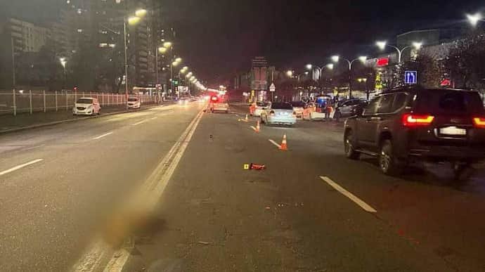 У столиці водій збив поліцейського та втік з місця ДТП