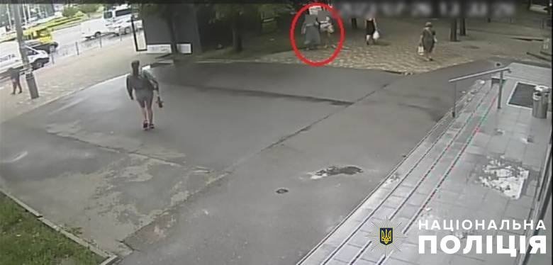 У столиці затримали ворожку, яка поцупила у жінки коштовності та гроші