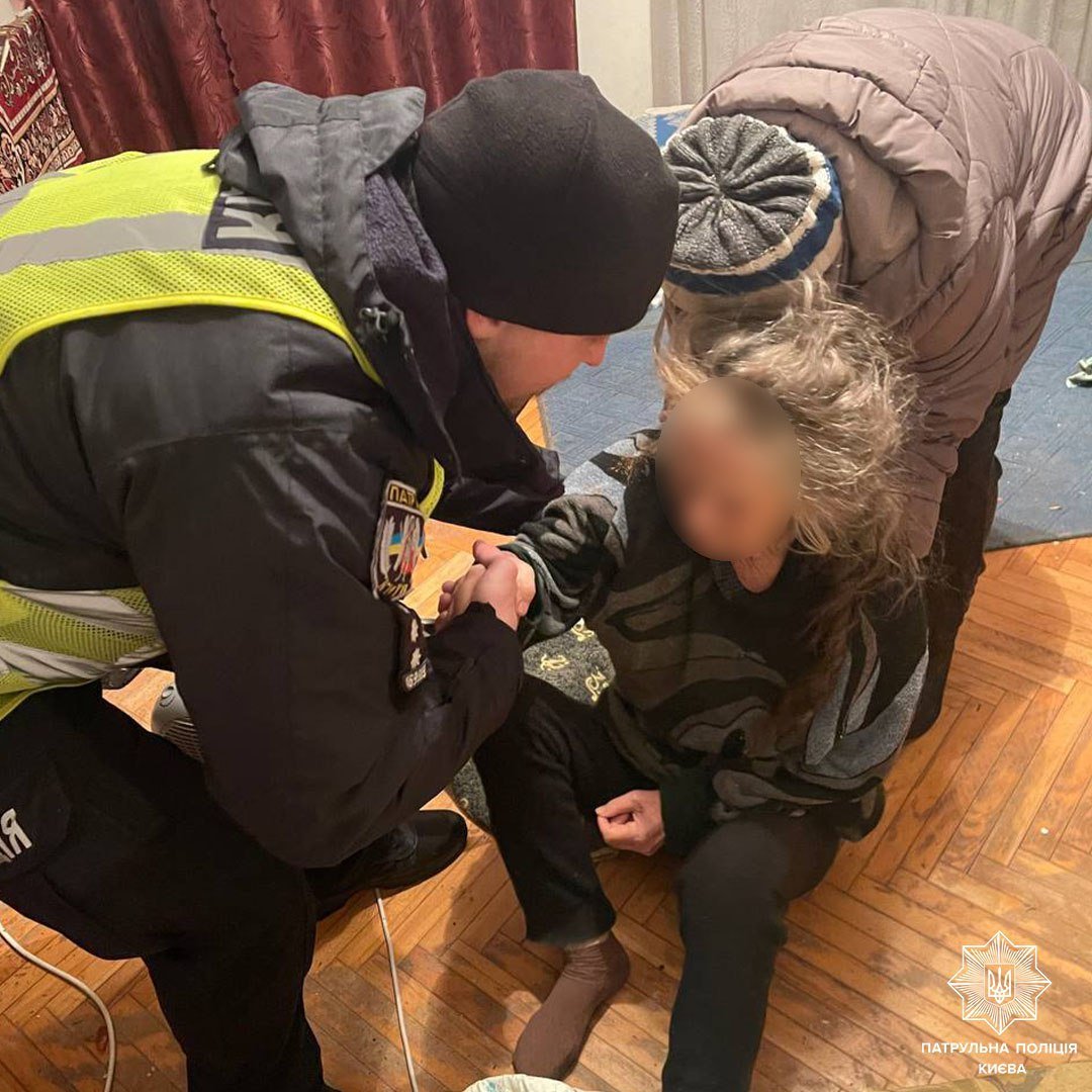 У Києві врятували літню жінку, яка потрапила в біду