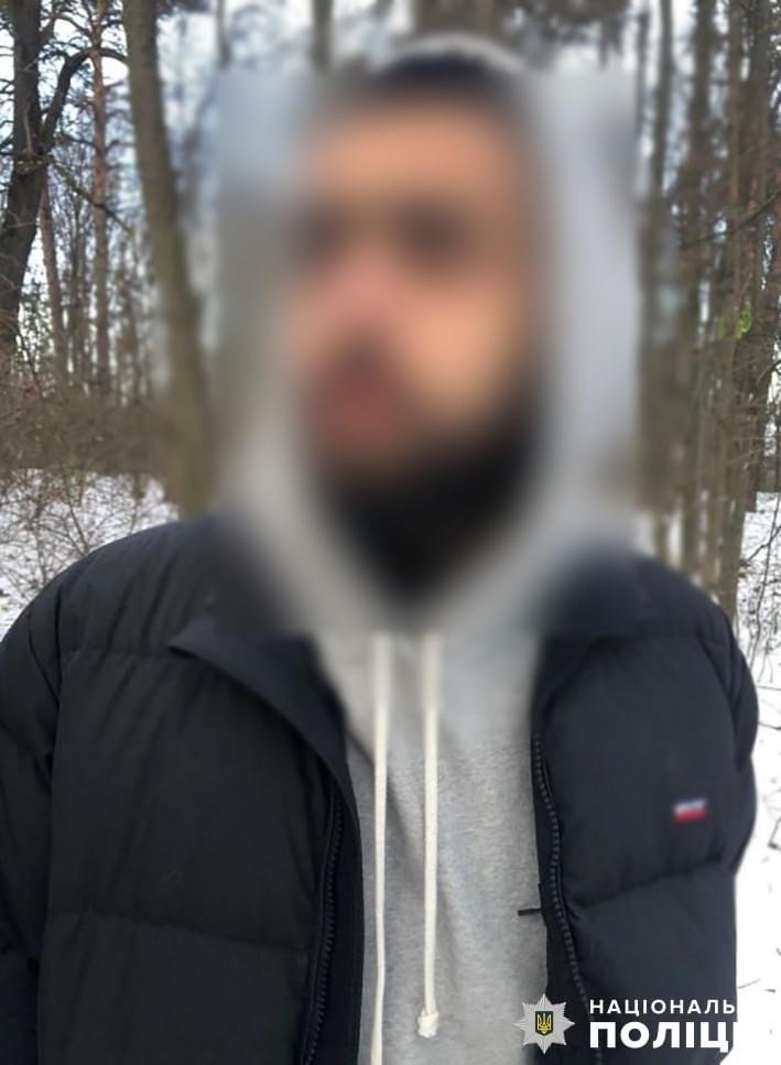 У столиці затримали чоловіка у парку з наркотиками