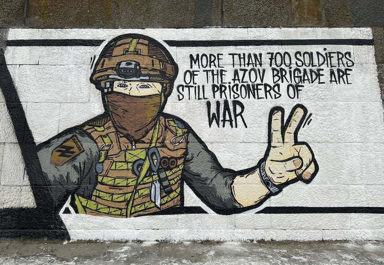 У столиці створили мурал на підтримку полонених азовців