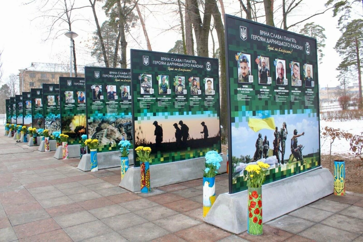 У столичному парку Партизанська слава відкрили алею полеглих захисників