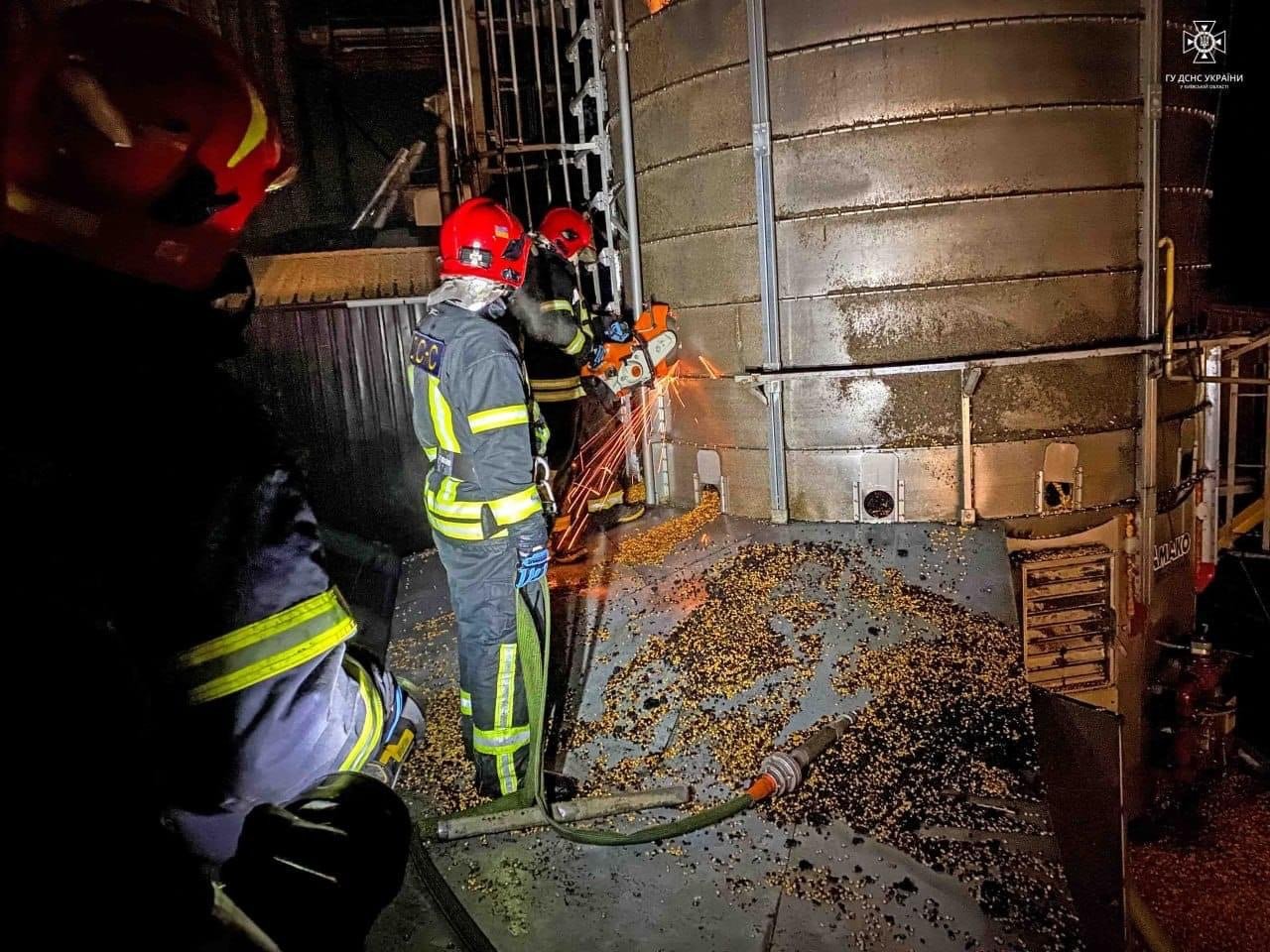 На Київщині сталась пожежа в зерносушильному агрегаті