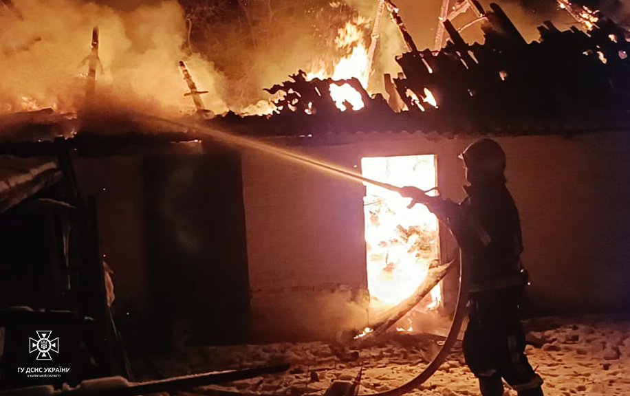 Горіла господарча будівля