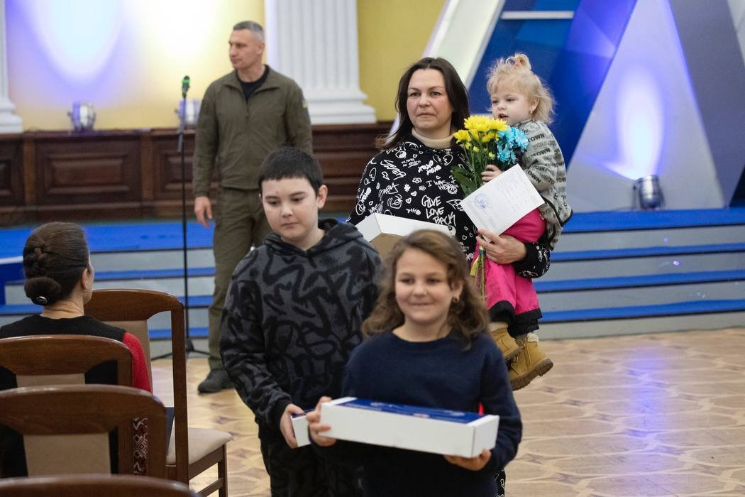 Ще 20 сімей переселенців отримали житло у столиці