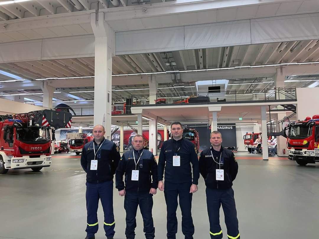 Київські рятувальники отримали нову 42-метрову автодрабину