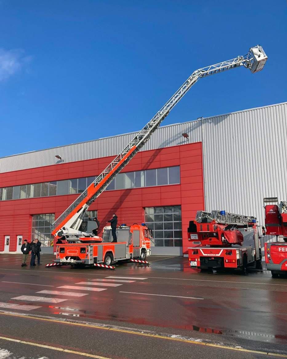 Київські рятувальники отримали нову 42-метрову автодрабину