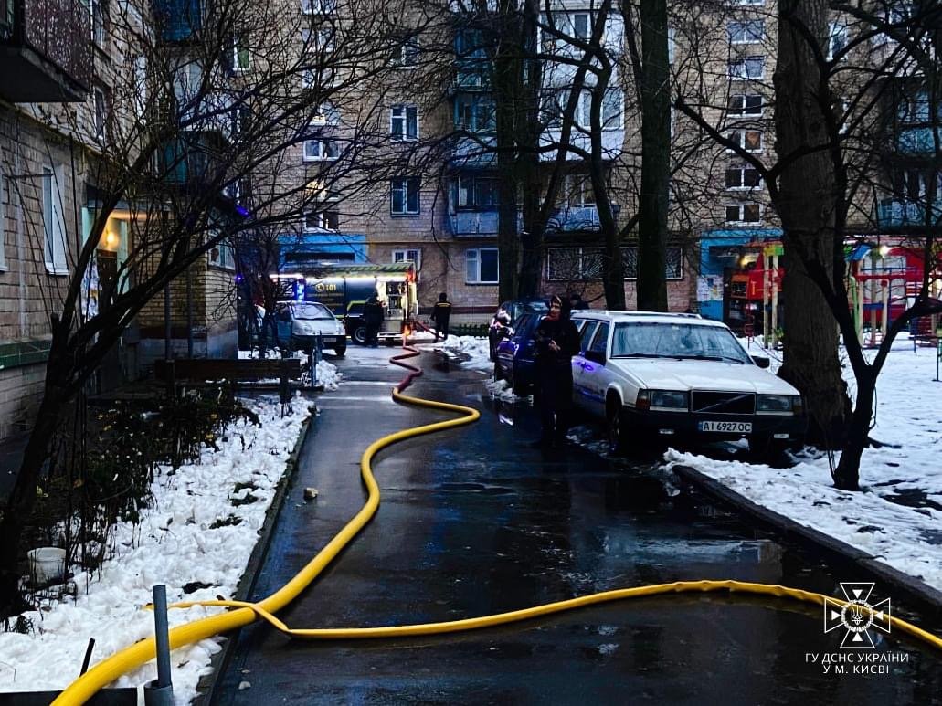 У столиці з пожежі врятували жінку