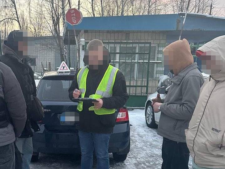 Корупційні схеми виявили в автошколах Києва