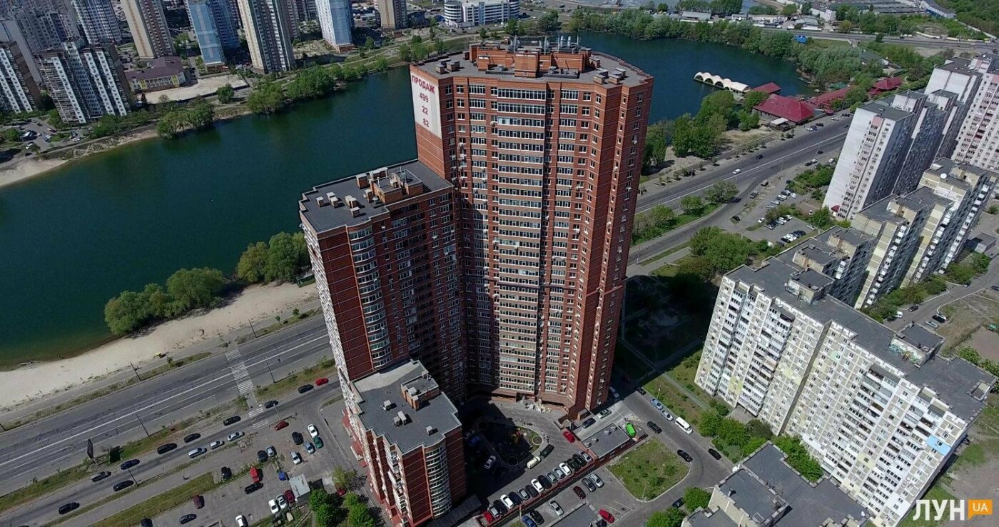 Житловий комплекс на вулиці Ревуцького, 9