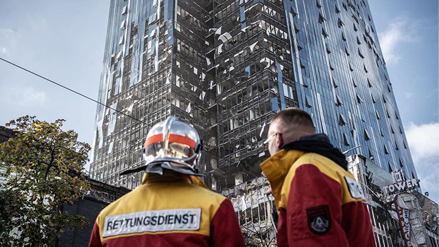 Пошкоджений внаслідок обстрілу хмарочос 