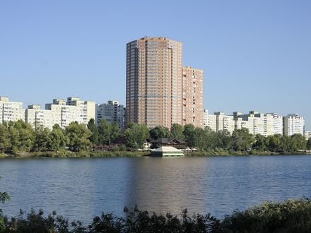 Житловий комплекс на вулиці Ревуцького, 9