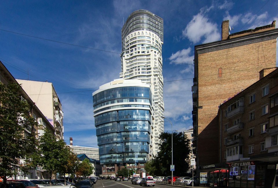 Бізнес-центр та житловий комплекс 