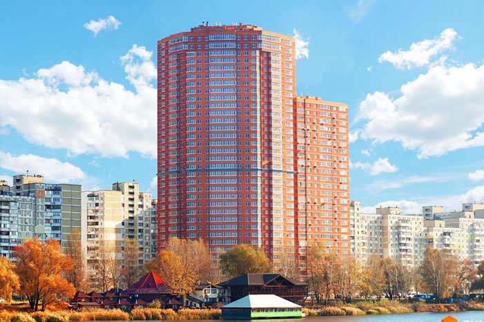 Житловий комплекс на вулиці Ревуцького, 9