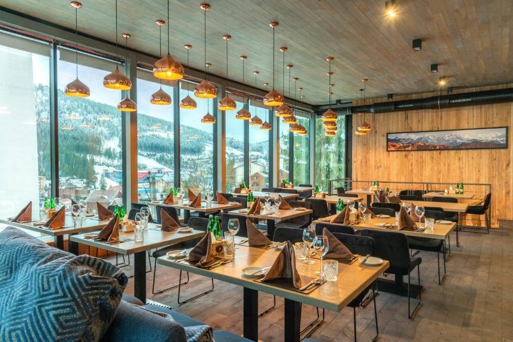 Готель F&B Spa Resort (ex. Fomich Hotel) в Буковелі