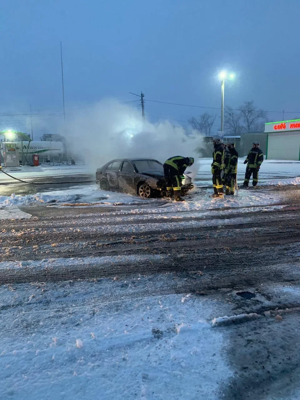 Під Києвом на АЗС загорілось авто