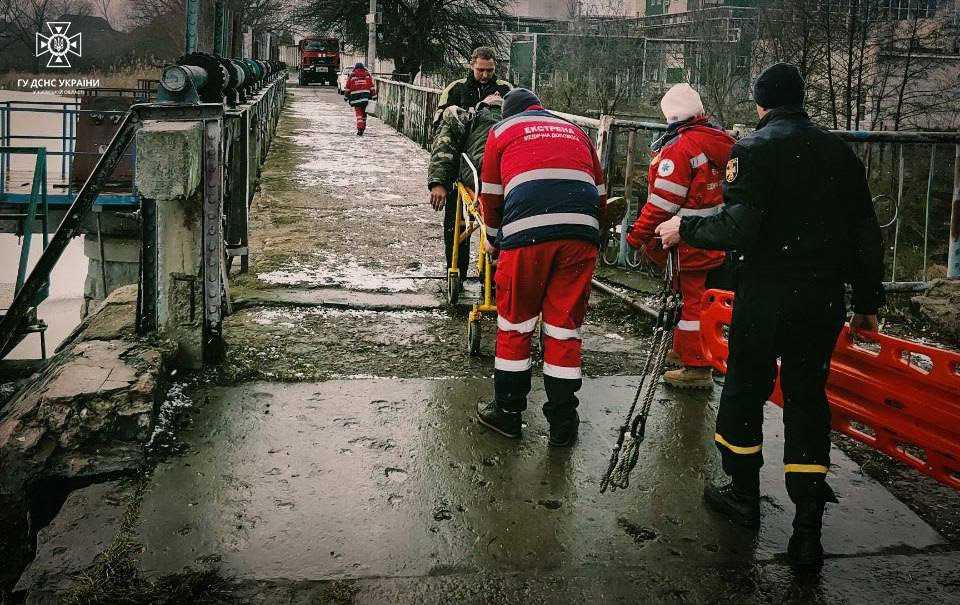 Рятувальники надали допомогу рибалці, якому стало зле