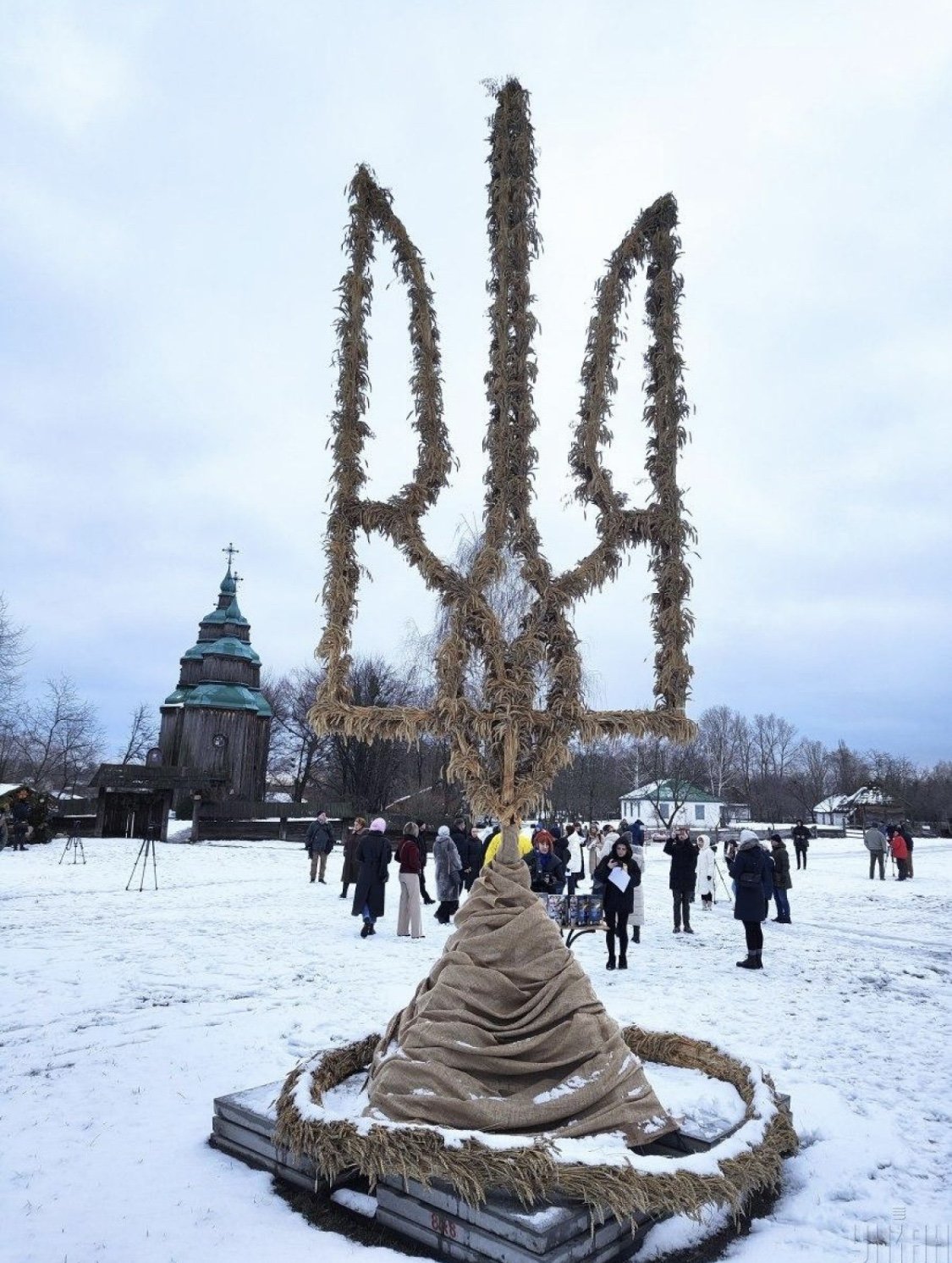 У Києві створили найбільший тризуб в Україні