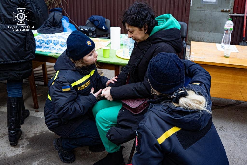В Києві продовжують розбирати завали після удару росіян