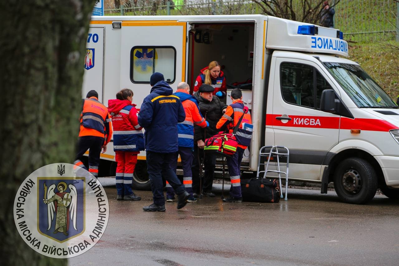 Наслідки ракетного удару в Соломʼянському районі Києва