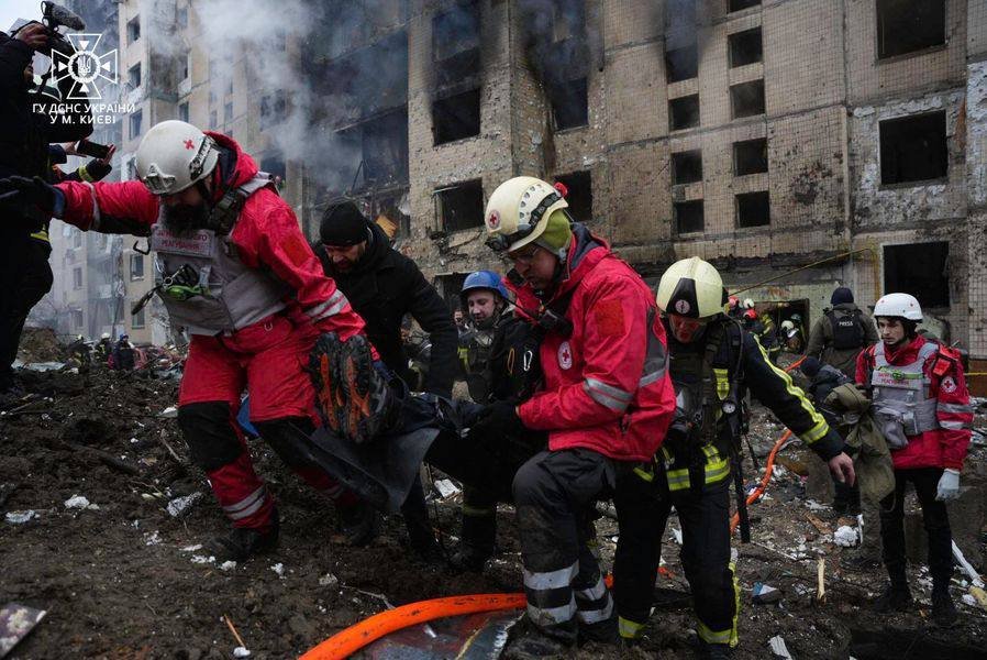 Наслідки ракетного удару в Соломʼянському районі Києва