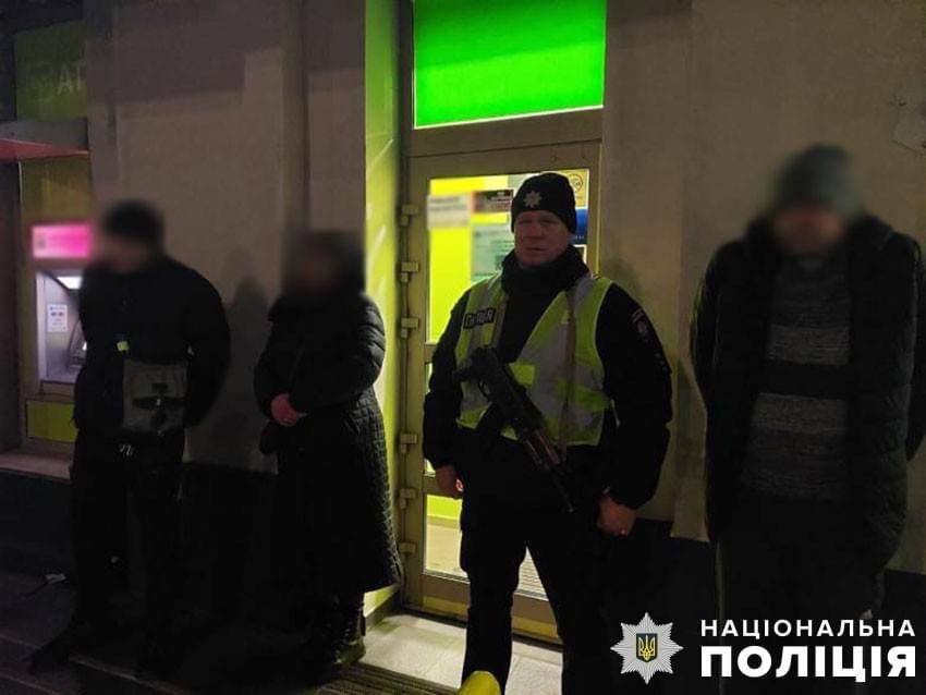 У столиці затримали двох нападників, які пограбували киянина