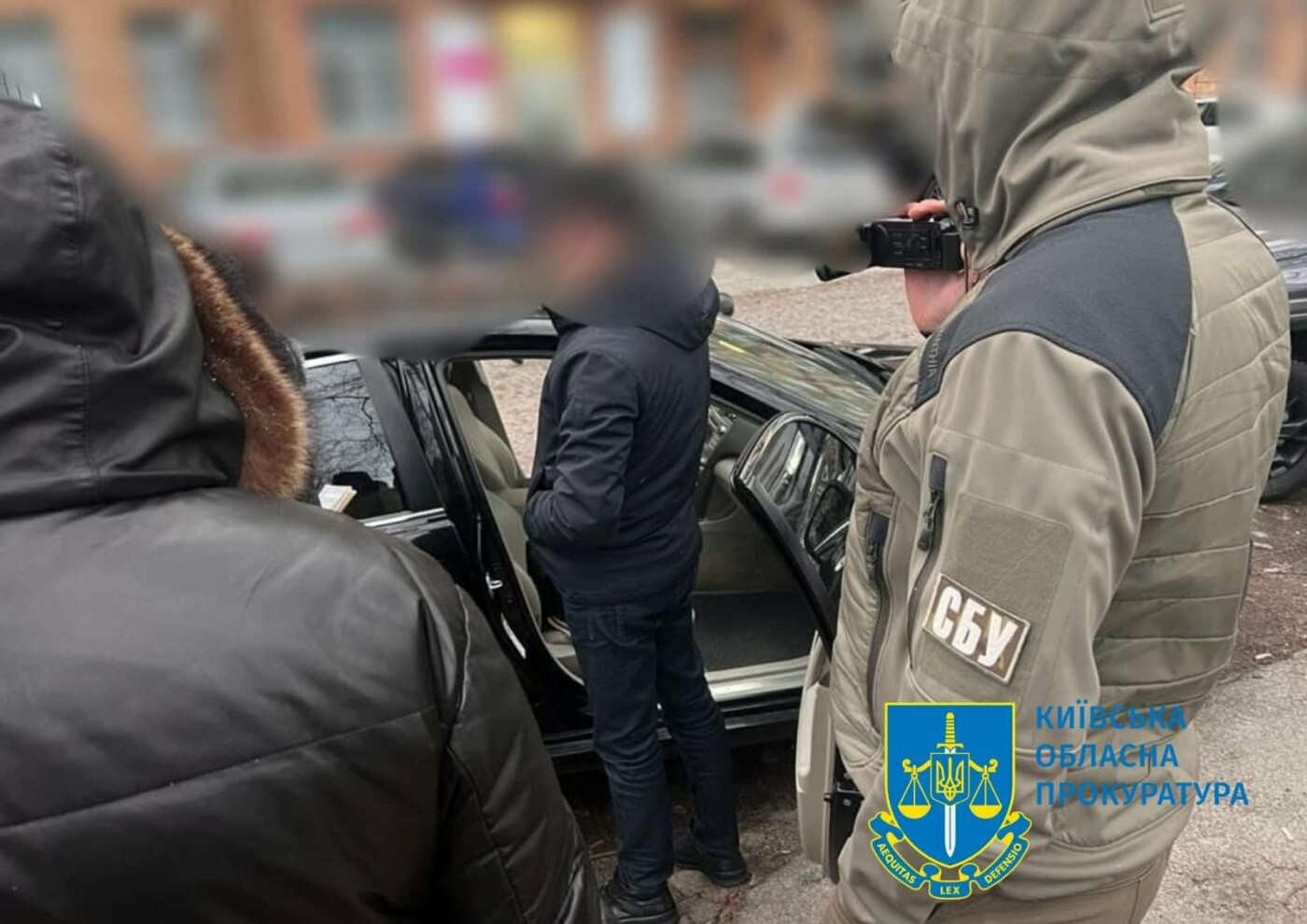 У столиці викрили податківця, який вимагав від власника АЗС щомісячну данину