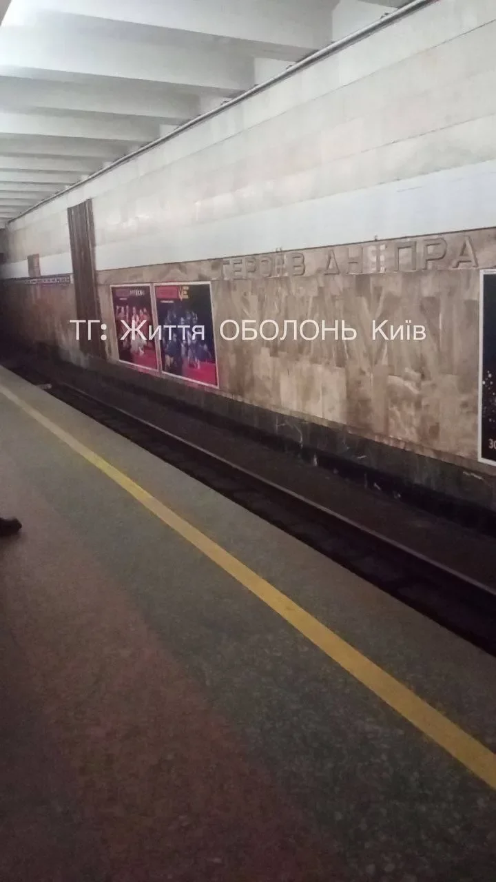 У столиці в метро зафарбували георгіївську стрічку