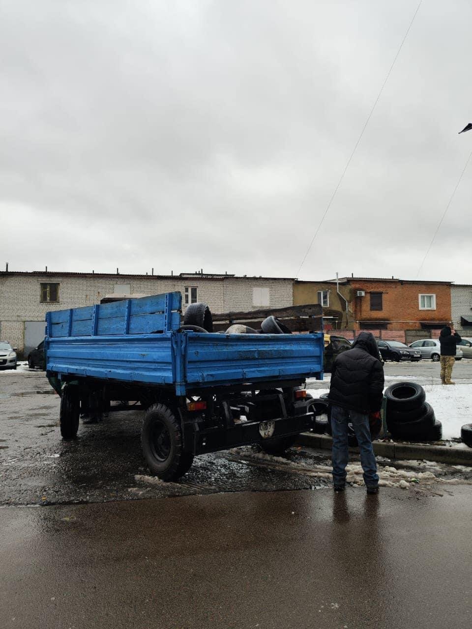 У столиці з вулиць прибрали сотні використаних шини