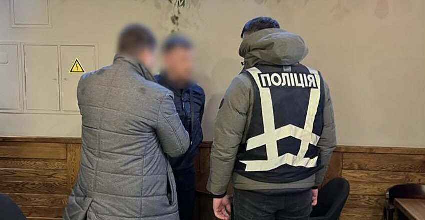 У столиці затримали киянина, який незаконно переправляв військовозобовʼязаних за кордон